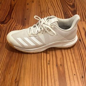 Size 7 1/2 adidas volleyball shoe in great condition